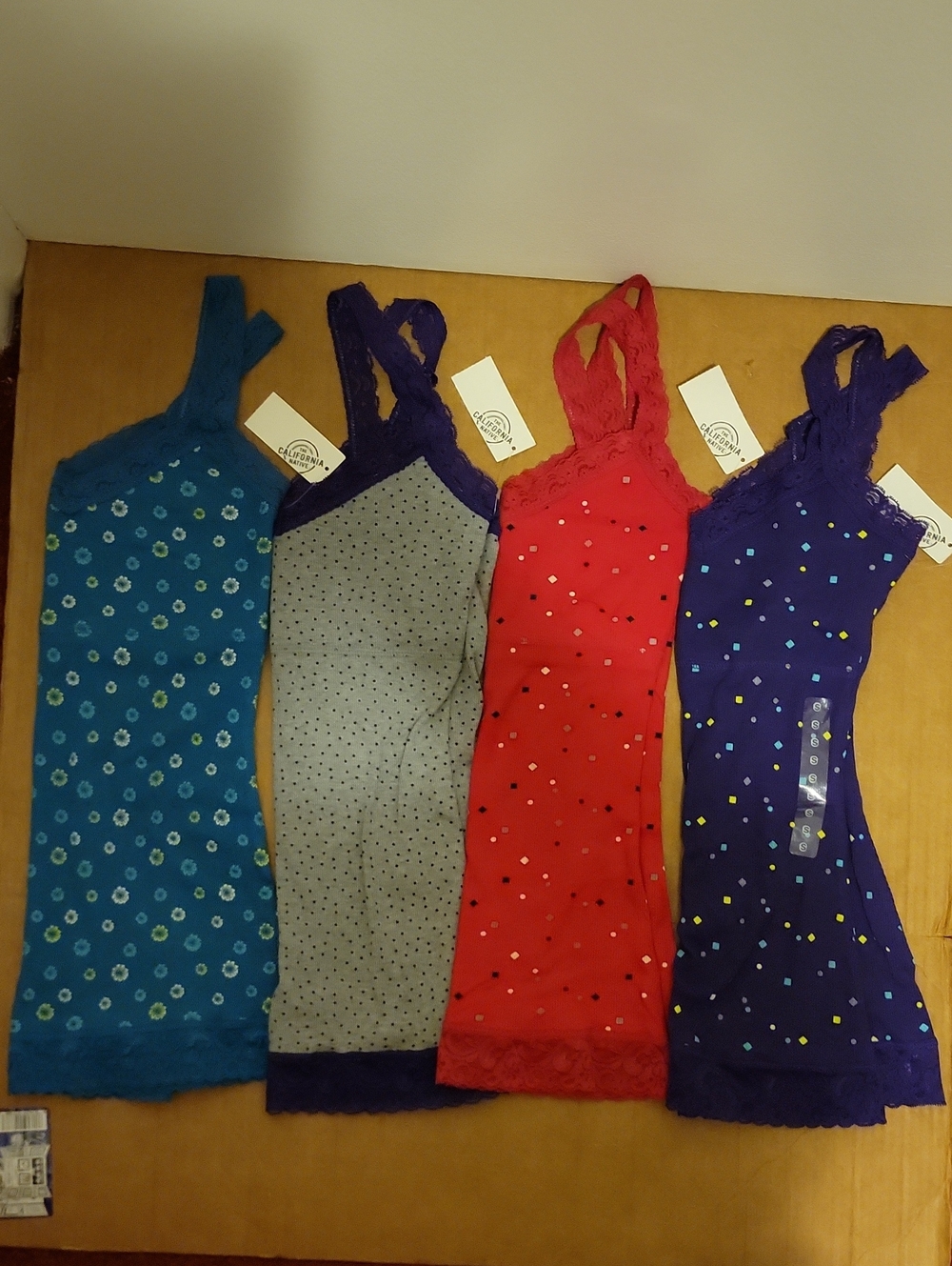 NWT: 4 Kirra Ribbed Lace Trim Tank Tops/Camisoles With Built In Shelf Bra